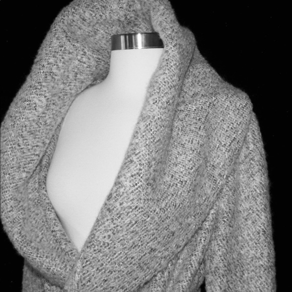Tahari Jackets & Blazers - E TAHARI LIGHT GRAY & TAUPE COAT-A RUNWAY DESIGN!!